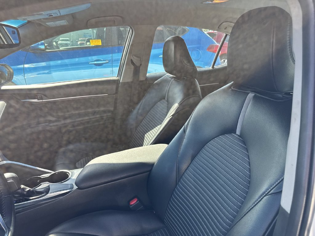 Used 2018 Toyota Camry SE w/ Convenience Package FWD image 9