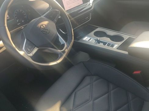 Used 2024 Volkswagen Atlas Cross Sport SE image 5