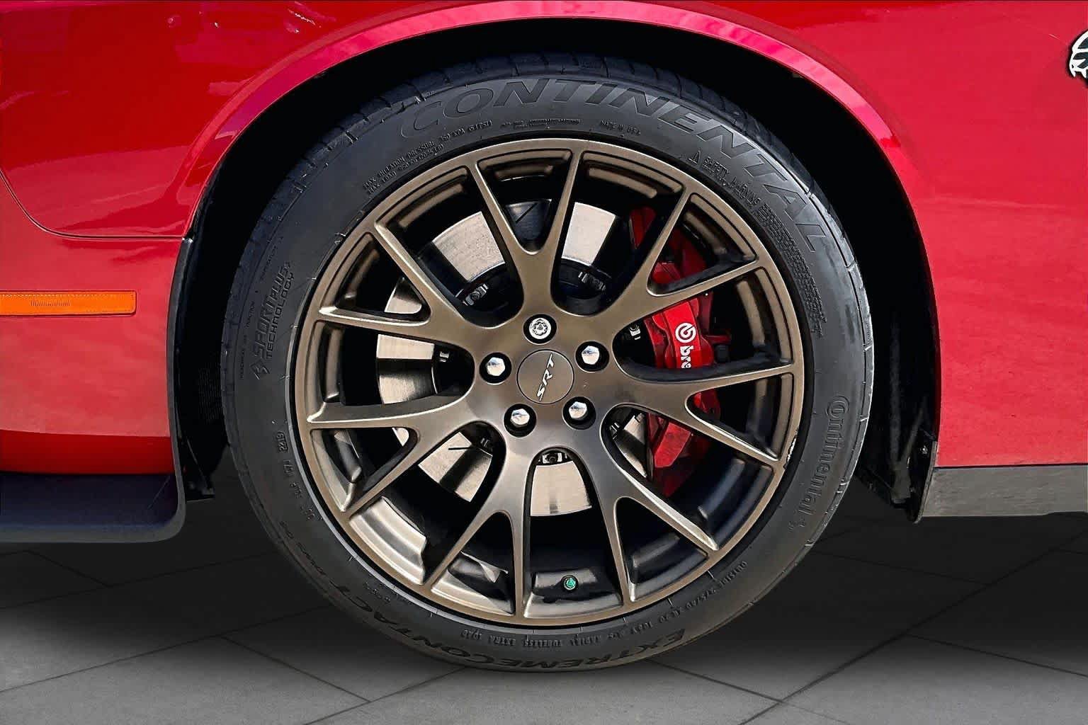 Used 2016 Dodge Challenger SRT Hellcat RWD image 10