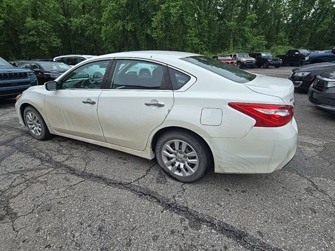 Used 2016 Nissan Altima 2.5 S w/ Power Driver Seat Package FWD image 5