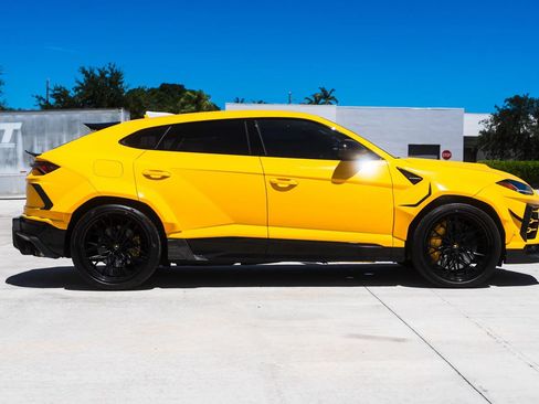 Used 2021 Lamborghini Urus AWD/4WD image 4