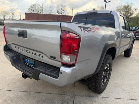 Used 2019 Toyota Tacoma TRD Off-Road w/ Technology Package image 4