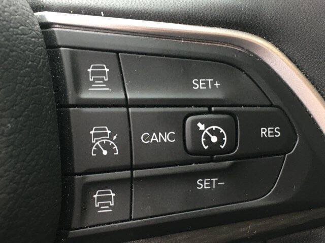 Used 2023 Jeep Grand Cherokee Altitude AWD/4WD image 11