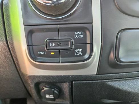 Used 2018 RAM 1500 Classic SLT AWD/4WD image 23