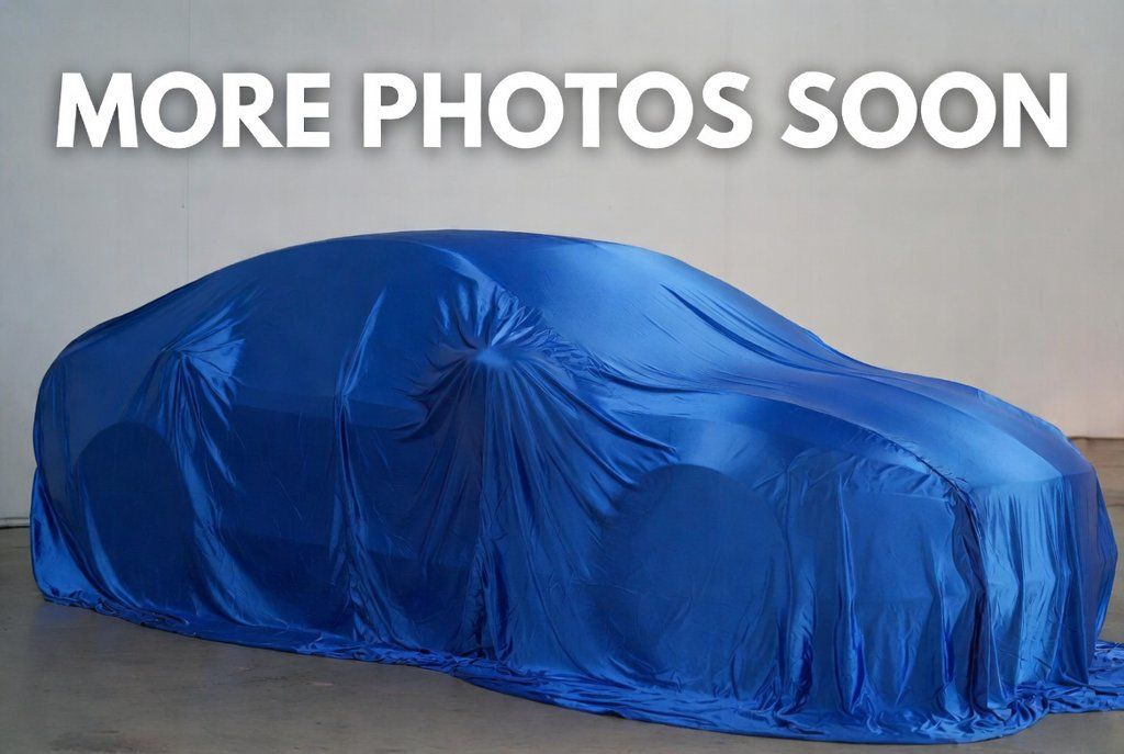 Used 2025 GMC Yukon Denali AWD/4WD image 4