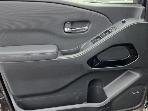 Used 2022 Nissan Frontier PRO-4X w/ Pro-4X Premium Package image 9