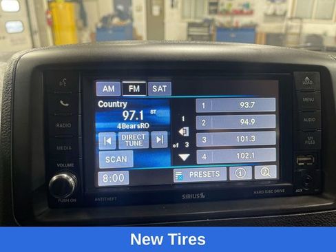 Used 2016 Chrysler Town & Country Touring FWD image 16