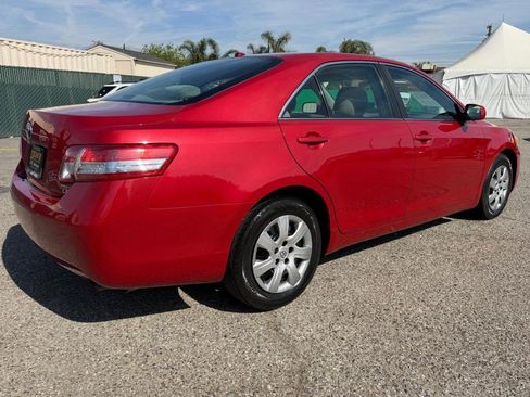 Used 2011 Toyota Camry LE image 6