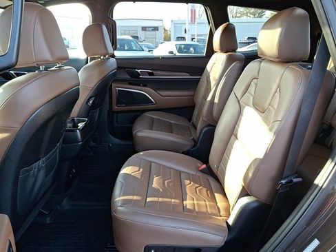 Used 2022 Kia Telluride SX w/ SX Prestige Package image 12