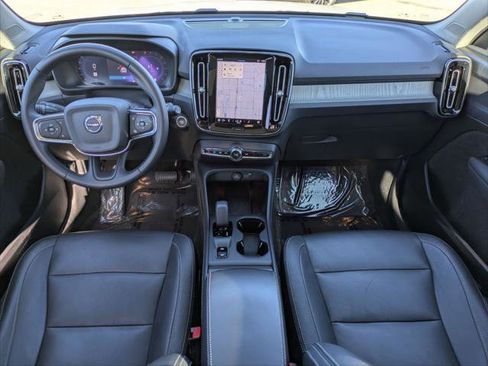 Used 2024 Volvo XC40 B5 Core w/ Climate Package image 21