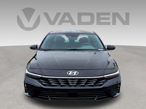 Used 2025 Hyundai Elantra SEL FWD image 2