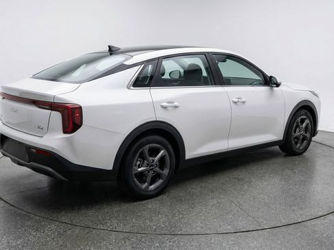 Used 2025 Kia K4 LXS image 9
