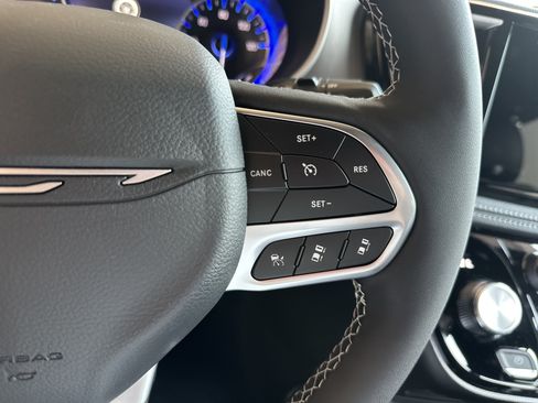 New 2027 Chrysler Pacifica Select AWD/4WD image 8
