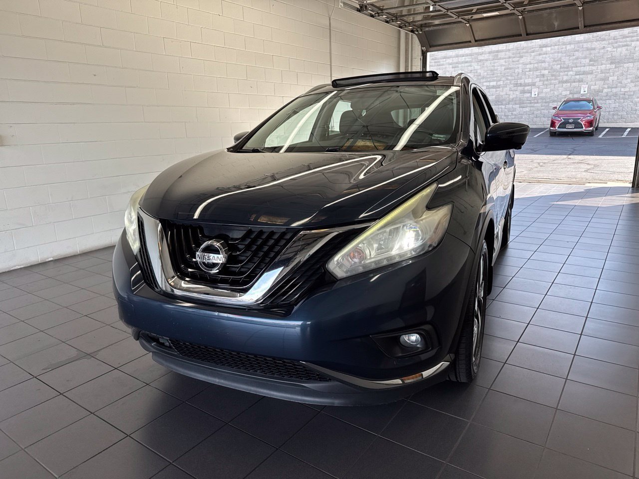 Used 2018 Nissan Murano Platinum w/ Cargo Package FWD image 3