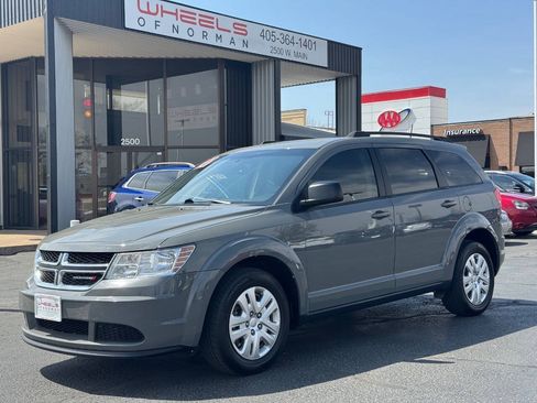 Used 2020 Dodge Journey SE w/ SE Popular Equipment Group FWD image 1