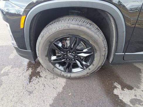 Used 2022 Chevrolet Traverse LT image 16