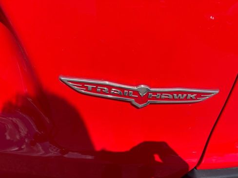 Used 2019 Jeep Cherokee Trailhawk w/ Cold Weather Group AWD/4WD image 10