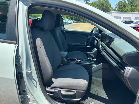 Used 2025 Kia K4 FWD image 23
