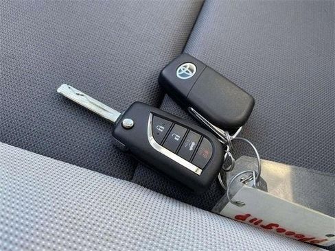 Used 2023 Toyota Corolla LE image 92