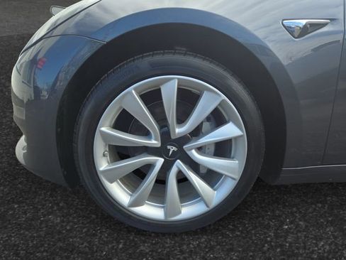 Used 2018 Tesla Model 3 Long Range image 4