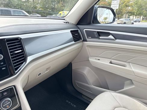 Used 2023 Volkswagen Atlas SEL Premium image 26