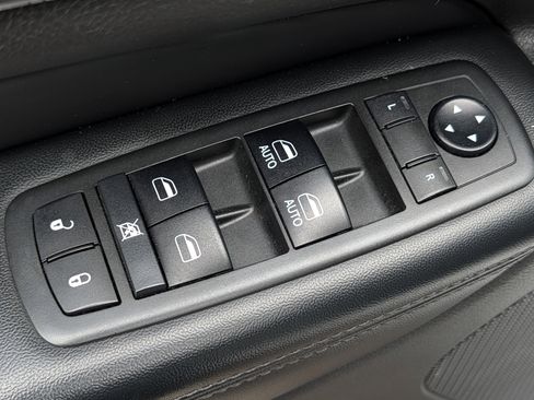 Used 2019 Jeep Grand Cherokee Limited w/ Luxury Group II AWD/4WD image 19