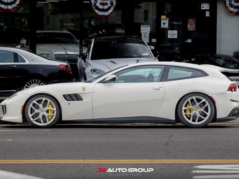 Used 2018 Ferrari GTC4Lusso T image 3