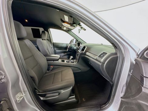 Used 2021 Jeep Grand Cherokee Laredo image 31