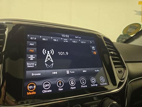 Used 2021 Jeep Grand Cherokee Limited image 19