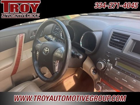 Used 2010 Toyota Highlander Limited image 18