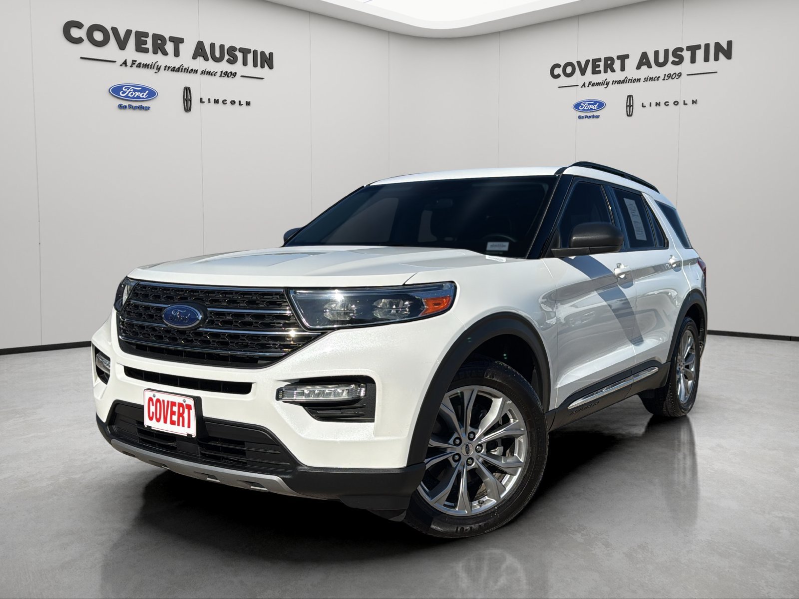 Used 2023 Ford Explorer XLT w/ Equipment Group 202A RWD image 1