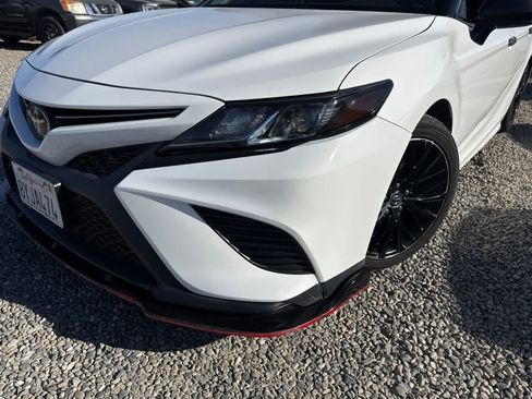 Used 2019 Toyota Camry SE w/ Carpet Mat Package FWD image 9