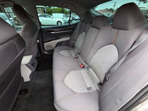 Used 2018 Toyota Camry LE FWD image 14