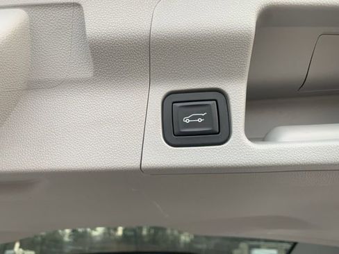 Used 2018 GMC Acadia SLT image 23