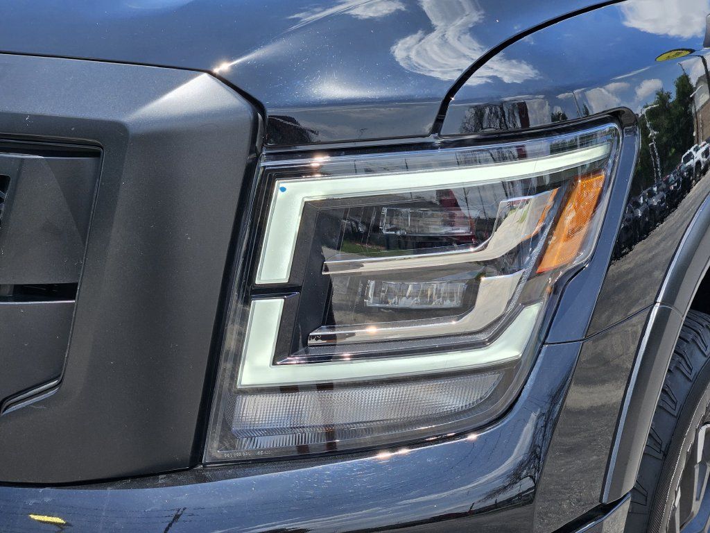 Used 2024 Nissan Titan PRO-4X w/ Pro-4x Utility Package AWD/4WD image 8