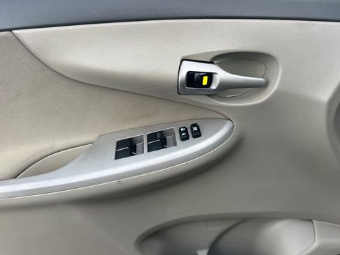 Used 2010 Toyota Corolla LE image 12