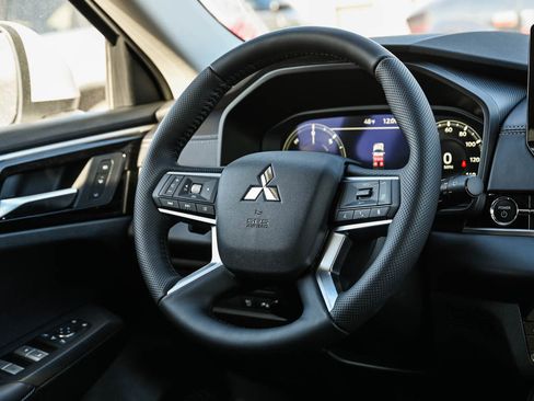 New 2025 Mitsubishi Outlander SEL image 15
