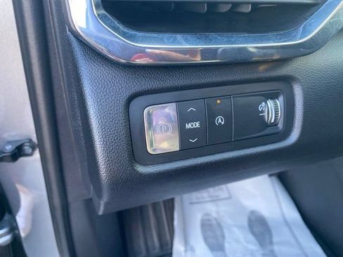 Used 2024 GMC Acadia Elevation w/ Luxury Package FWD image 16
