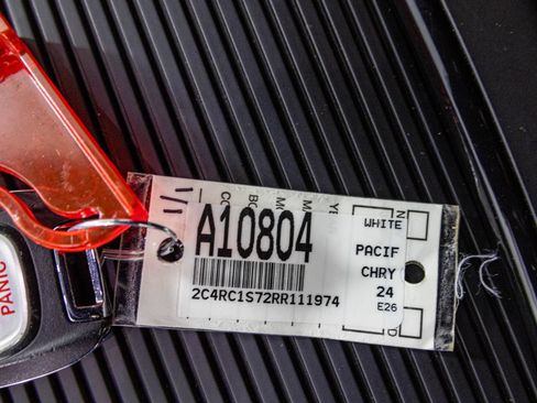 Used 2024 Chrysler Pacifica Limited FWD image 55