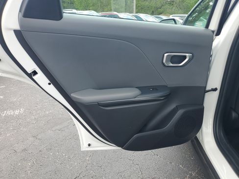 Used 2025 Kia K4 LXS image 23