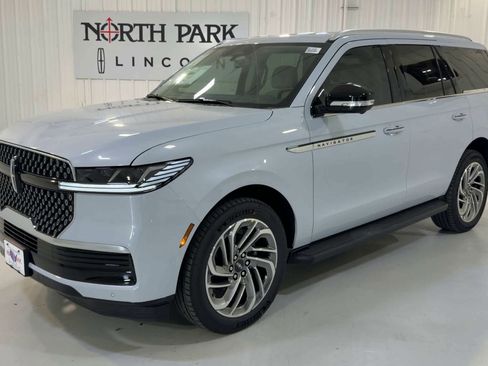 New 2026 Lincoln Navigator Premiere AWD/4WD image 5