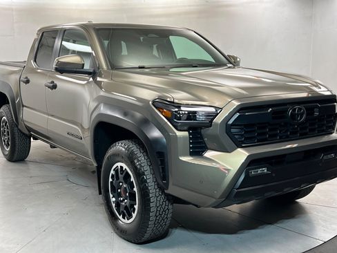 Used 2024 Toyota Tacoma TRD Off-Road AWD/4WD image 8