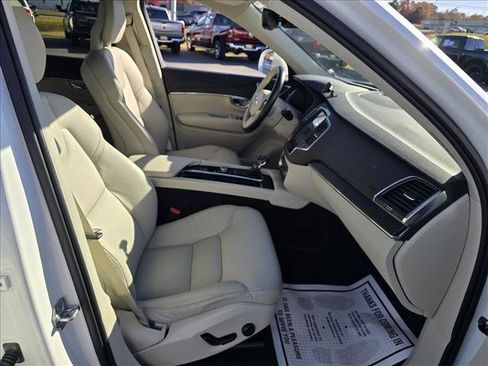 Used 2020 Volvo XC90 T6 Momentum w/ Protection Package Premier image 16
