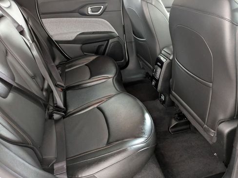 Used 2023 Jeep Compass Latitude image 28