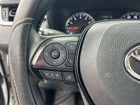 Used 2021 Toyota RAV4 LE image 10