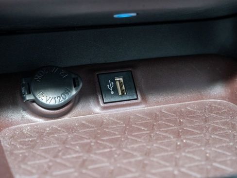 Used 2023 Toyota RAV4 Limited image 17