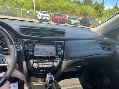 Used 2017 Nissan Rogue SL w/ SL Premium Package FWD image 22