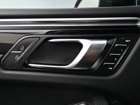 Used 2022 Porsche Macan image 18