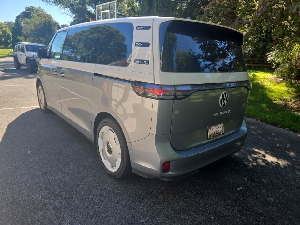 Used 2025 Volkswagen ID. Buzz 1st Edition RWD image 5