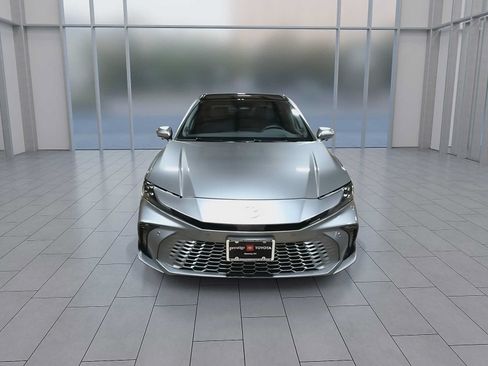 Used 2025 Toyota Camry XSE w/ Premium Plus Package AWD/4WD image 3